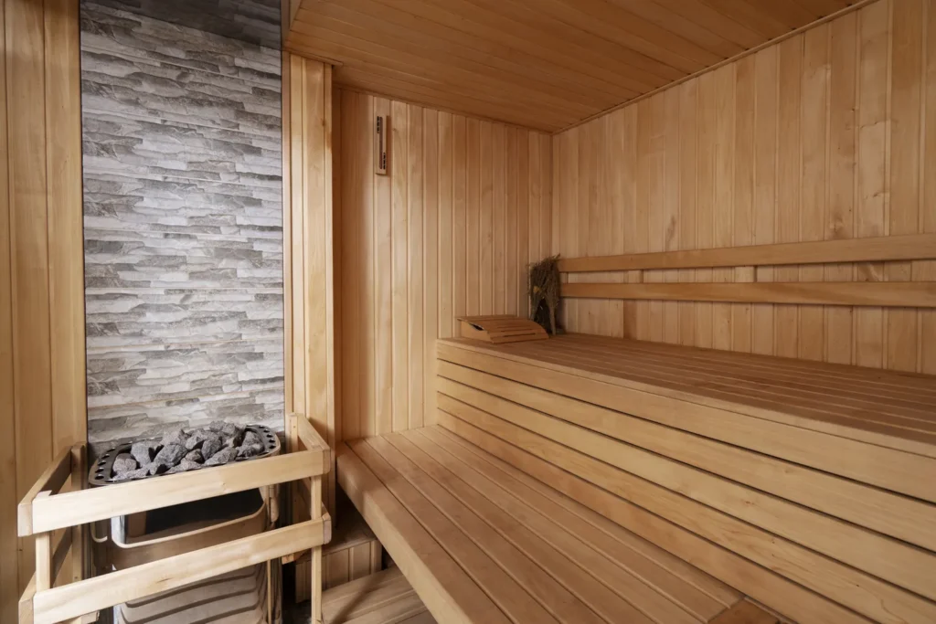 Sauna ogrodowa Carella Ritual - kameralne wnetrze w Sochoniach